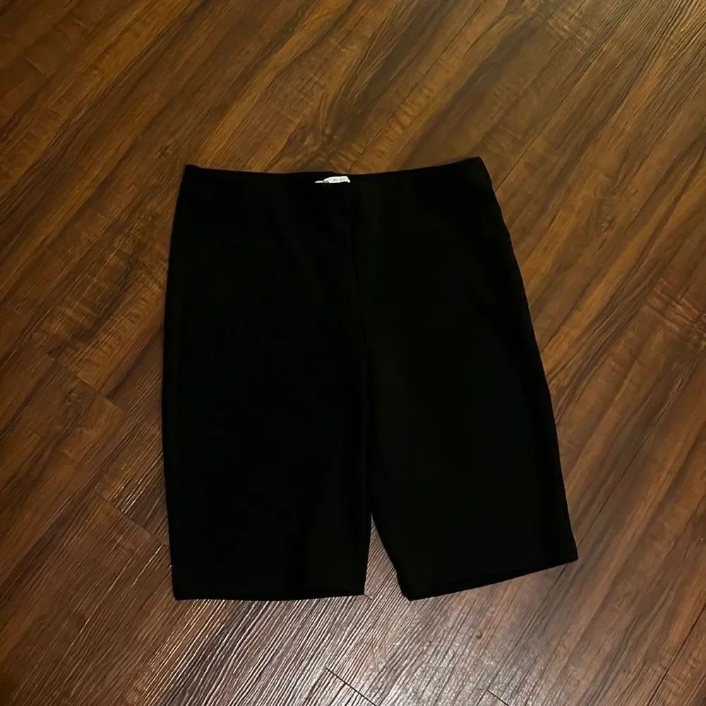 Zara Black Shorts - 2 Pockets, High Waist - Size Medium - Excellent Condition